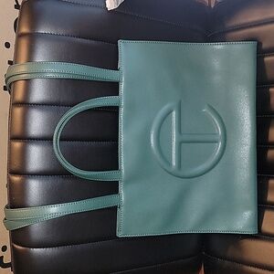 BRAND NEW W/O TAGS MEDIUM TELFAR DARK OLIVE GREEN SHOPPING BAG (NEVER WORN)